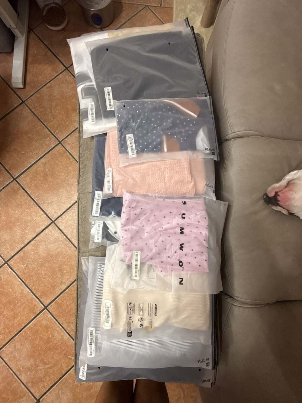 Women’s Clothing Resell Bundle - 10 Pieces (Dresses, Tops, Graphic Tees)